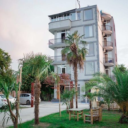 Отель Dadu Батуми Экстерьер фото